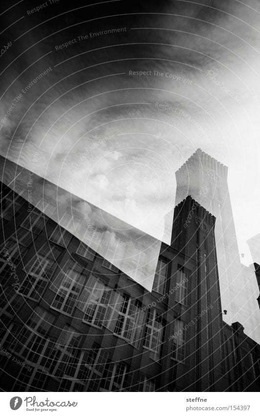 3D-Foto Industriefotografie Backstein Haus Gebäude Doppelbelichtung hypnotisch Himmel dramatisch schwarz weiß Fenster historisch