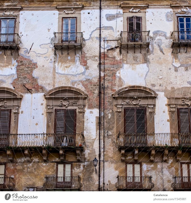 Der Prunk vergangener Zeiten, verwahrlostes Gebäude Lifestyle Tourismus Sightseeing Städtereise Haus Garten Familie & Verwandtschaft "Palermo Sizilien" Italien
