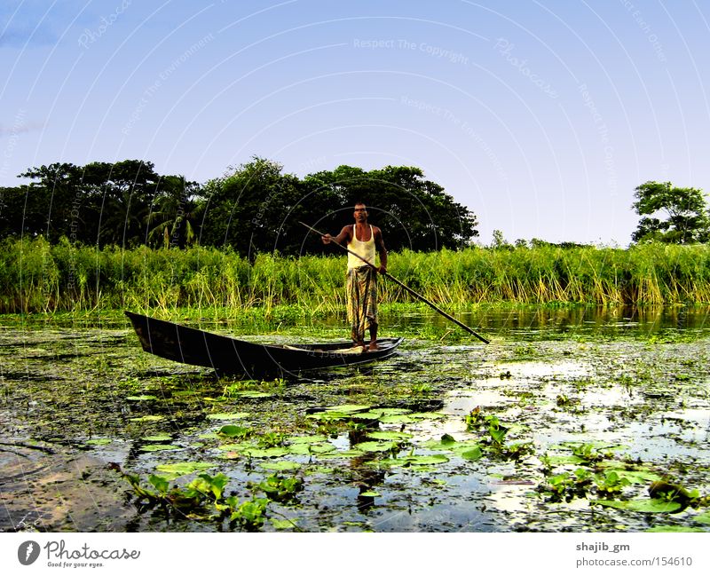 Kämpfen Wasserfahrzeug Sumpf Mann Natur Himmel grün Hürde Armut Fluss Bach