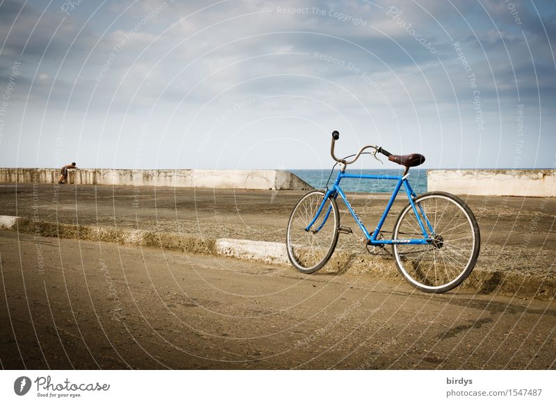 Inseltagträume Fahrrad maskulin Junge Jugendliche 1 Mensch 8-13 Jahre Kind Kindheit Himmel Wolken Horizont Küste Meer Kuba Fahrradfahren Straße Bordsteinkante