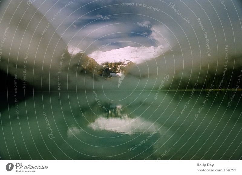 Ein bischen geht also doch Nebel See Berge u. Gebirge Schleier Wolken Alberta Banff National Park Lake Luise Wasser Reflexion & Spiegelung Nationalpark Gipfel