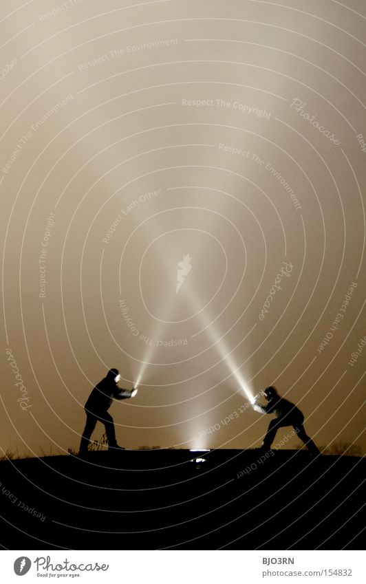 Meister Lampe VS. Ray McShine #1 Nacht dunkel Lichterscheinung Strahlung Sonnenstrahlen kämpfen Kampfsport Gesprächspartner gegenüber Gegenüberstellung