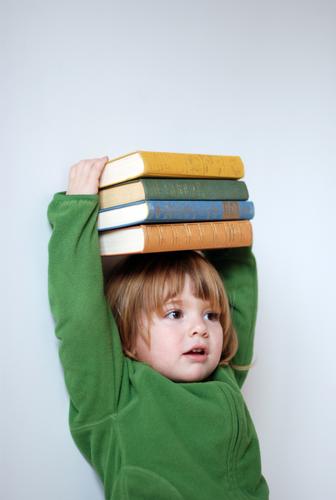 Hoch hinaus lernen Vorschule Bildung Buch Müdigkeit Zufriedenheit Leistung Kind Druck Konzentration Spielen PISA-Studie fördern Schule lehrplan frühförderung