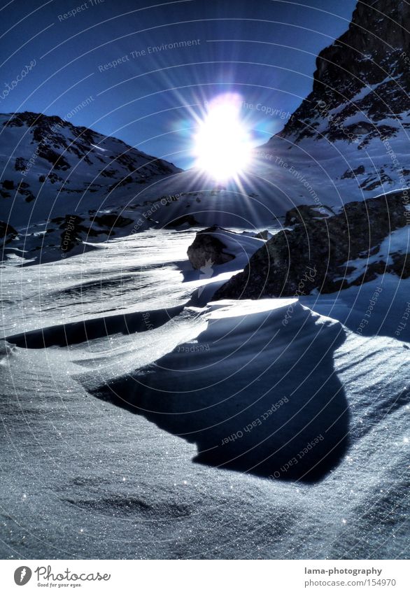Licht und Schatten Sonne Gegenlicht Berge u. Gebirge Schnee Winter Tiefschnee Gipfel Winterurlaub Sonnenuntergang