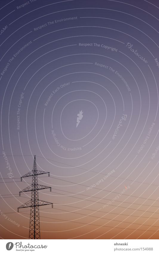 Energie Strommast Elektrizität Leitung Hochspannungsleitung Himmel Sonnenuntergang orange blau Abenddämmerung Elektrisches Gerät Technik & Technologie Kraft