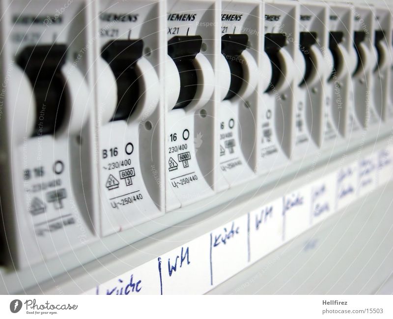 Schalterei Beschriftung weiß schwarz Häusliches Leben Absicherung Siemens Pastik