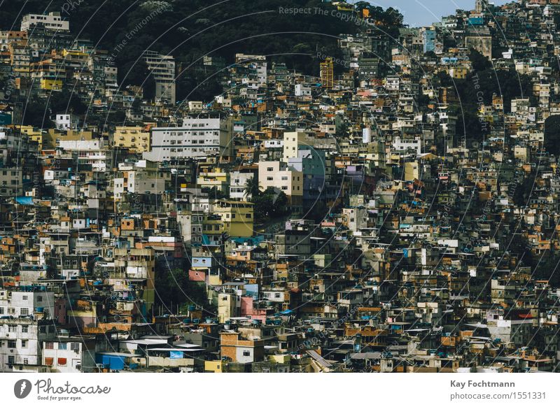 Facela Rocinha in Rio de Janeiro, Brasilien Außenaufnahme Farbfoto Armut Haus Stadt überbevölkert Elendsviertel Wohnung Hütte Tourismus Abenteuer