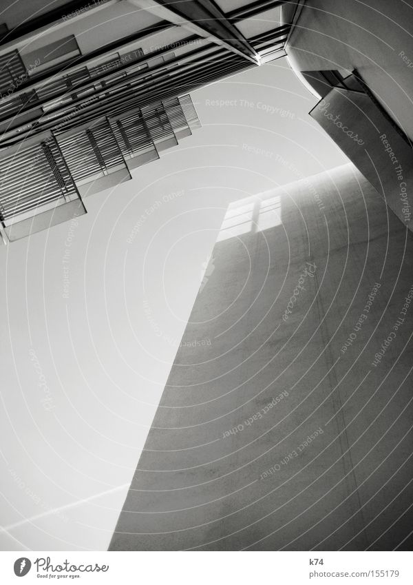 ALLES NEUER Licht Schatten Architektur Strukturen & Formen Geometrie modern Bauwerk neu Zukunft kalt grau Futurismus Schwarzweißfoto Barcelona