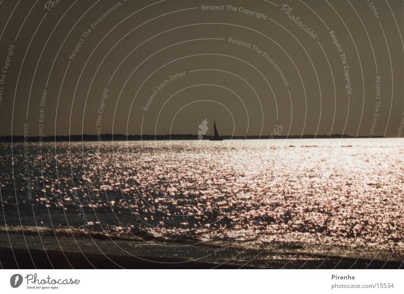 Loneliness I Meer Segelschiff Wellen Reflexion & Spiegelung Strand Sonne