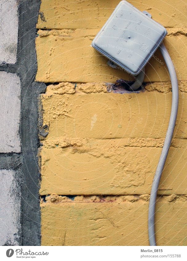 Haus-Schrittmacher Wand Mauer Stein Elektrizität Energie Strukturen & Formen gelb grau Kasten Detailaufnahme