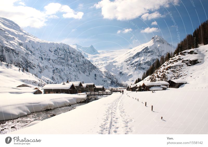 noch ein Winterbild Landschaft Himmel Wolken Schönes Wetter Schnee Felsen Alpen Berge u. Gebirge Gipfel Schneebedeckte Gipfel Fluss Haus Hütte wandern hell blau