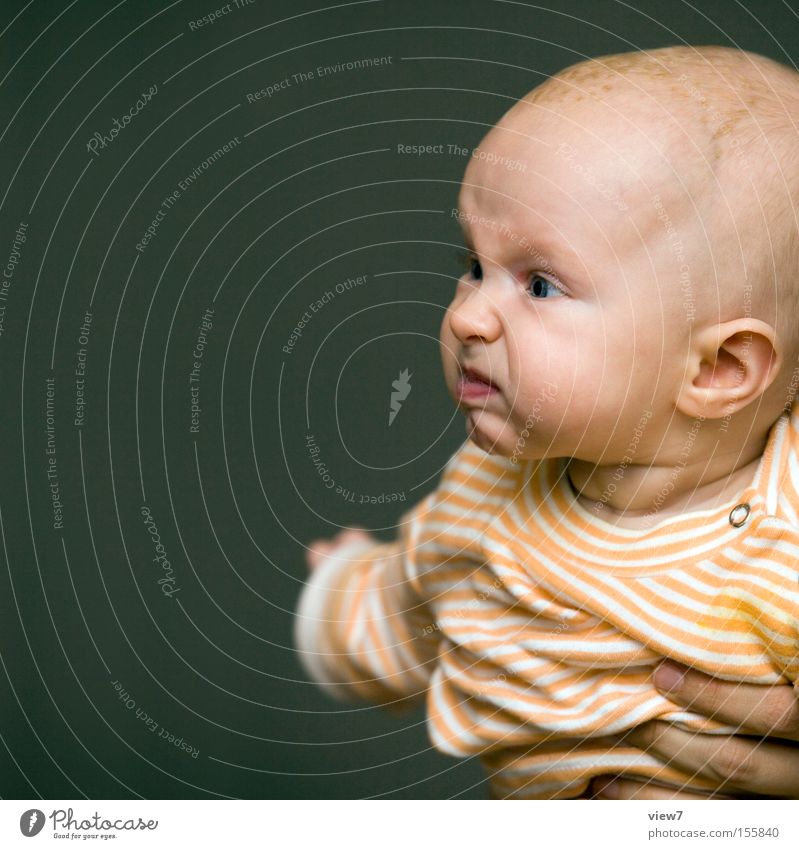 Wiener Schnute Gesicht Kind Baby Kleinkind Mädchen Mund Kommunizieren machen authentisch einfach klein positiv rebellisch grün Glück Wahrheit Überraschung