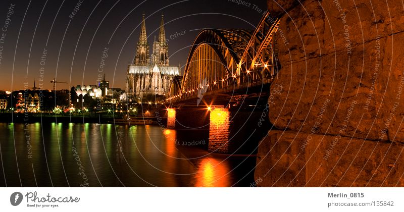 Domperspektiven Köln Eisenbahnbrücke Rhein Architektur Wahrzeichen Skyline Dämmerung Nacht Beleuchtung Denkmal