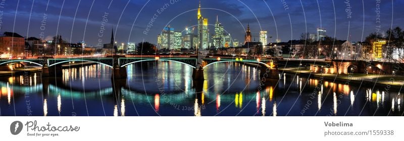 Frankfurt, abends Stadt Skyline Hochhaus Bauwerk Gebäude Architektur Sehenswürdigkeit blau braun mehrfarbig gelb gold grün schwarz Frankfurt am Main Großstadt