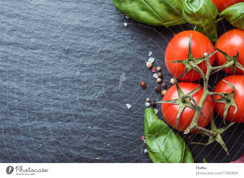 Tomate Basilikum auf Schiefer Lebensmittel Gemüse Salat Salatbeilage Kräuter & Gewürze Ernährung Bioprodukte Vegetarische Ernährung Diät Italienische Küche