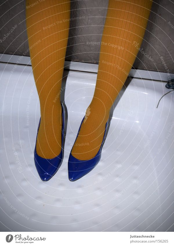 Kalif Storch Beine Frau Damenschuhe Schuhe blau Strumpfhose gelb Dusche (Installation) rein Haushalt Qualität leg clean Juttaschnecke