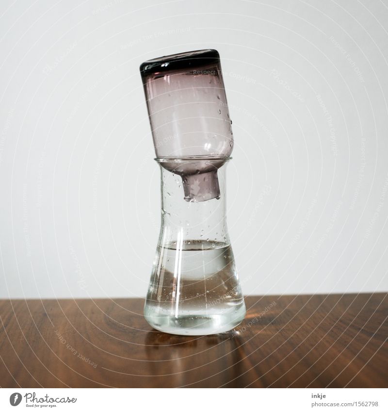 Gläser Bildung Wissenschaften Vase Glasflasche Erlenmeyerkolben Laborgeräte Wasser nass komplex Kreativität Versuch Zusammensein tropfend Behälter u. Gefäße