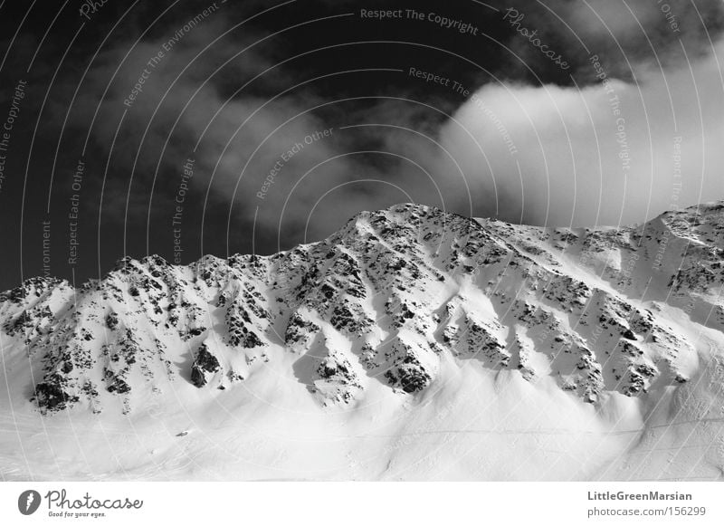 Hauptertäli Berge u. Gebirge Bergkamm Schnee Felsen Himmel Wolken Schwarzweißfoto Parsenn Davos Skigebiet Licht Schatten Schweiz Winter Klosters