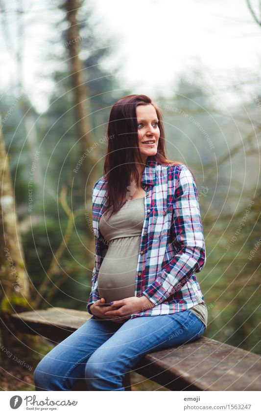 Vorfreude feminin Frau Erwachsene Mutter 1 Mensch 18-30 Jahre Jugendliche Fröhlichkeit Glück schwanger Nachkommen Farbfoto Außenaufnahme Tag
