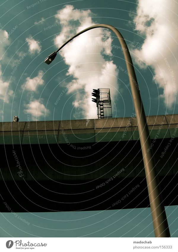 URBANLOVE XXIV Laterne Brücke Himmel Wolken Niveau Höhe Größe Perspektive Architektur Macht Wachstum Schutz Umarmen Beton außergewöhnlich