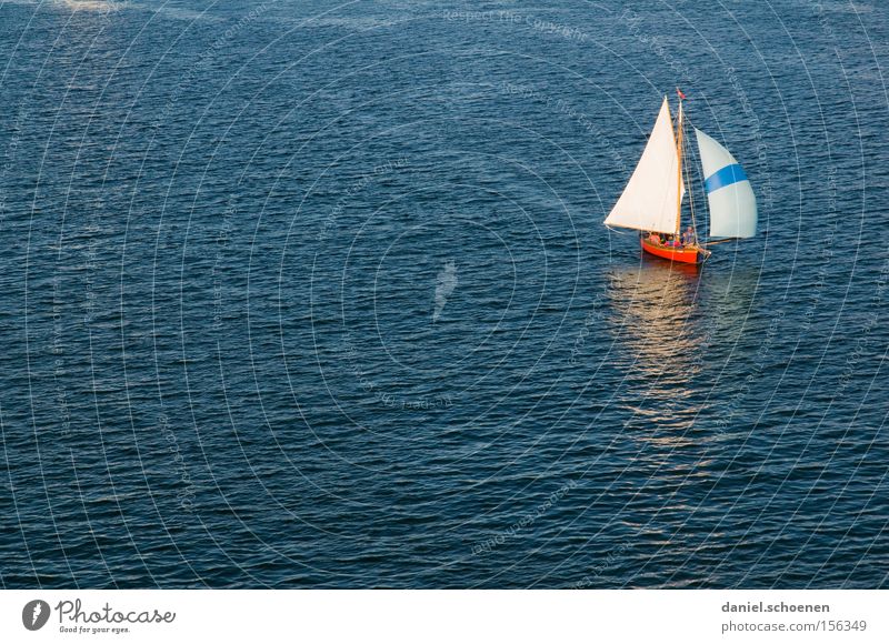 sail away with me honey Wasser Meer Segeln Segelschiff Wellen Fernweh blau Wasserfahrzeug weiß Wassersport