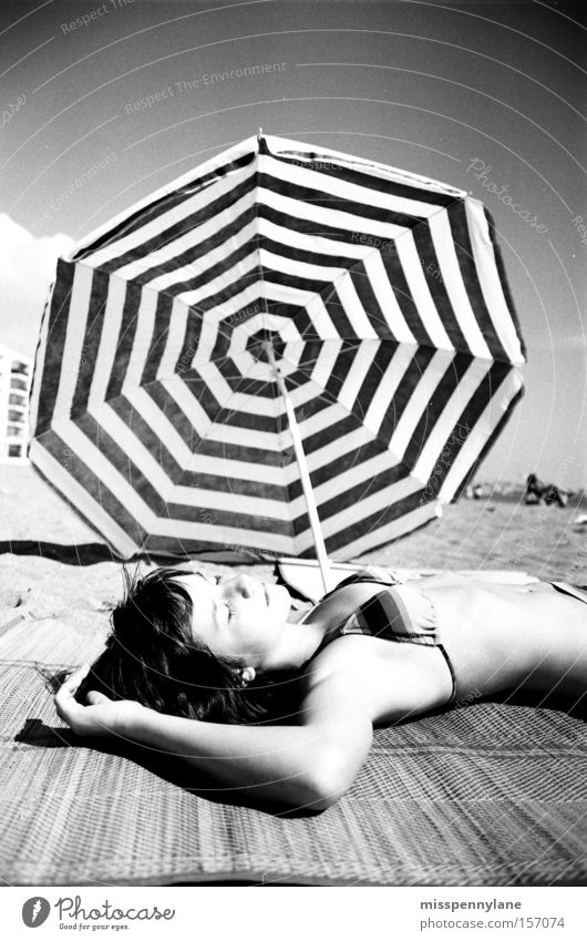 seventies Sonnenschirm Bikini Strand Spanien Meer Strandmatte Erholung Sommer Küste kleine schwester