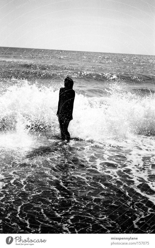 schaumkronen Meer Wellen Schrecken Gischt Strand Wasser Bikini Gegenlicht Sommer Freude