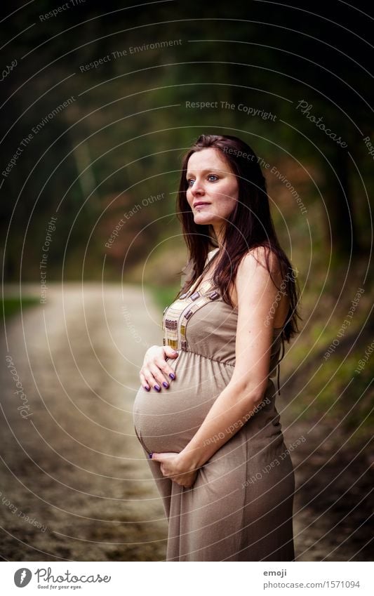 schwanger feminin Junge Frau Jugendliche Erwachsene Bauch 1 Mensch 18-30 Jahre schön Zukunft Nachkommen Familienplanung Farbfoto Gedeckte Farben Außenaufnahme