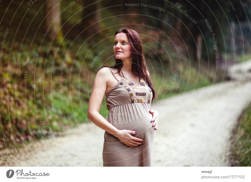schwanger feminin Junge Frau Jugendliche Erwachsene Bauch 1 Mensch 18-30 Jahre natürlich Zukunft Farbfoto Außenaufnahme Tag Schwache Tiefenschärfe Oberkörper