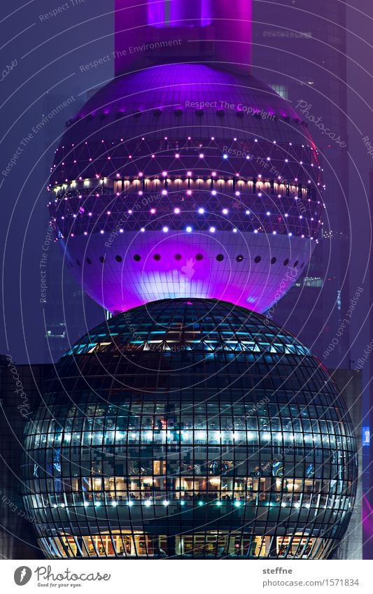 Raumstation Haus außergewöhnlich Stadt Shanghai China Pu Dong Fernsehturm Kugel Futurismus Zukunft Weltraumstation Science Fiction Nachtaufnahme