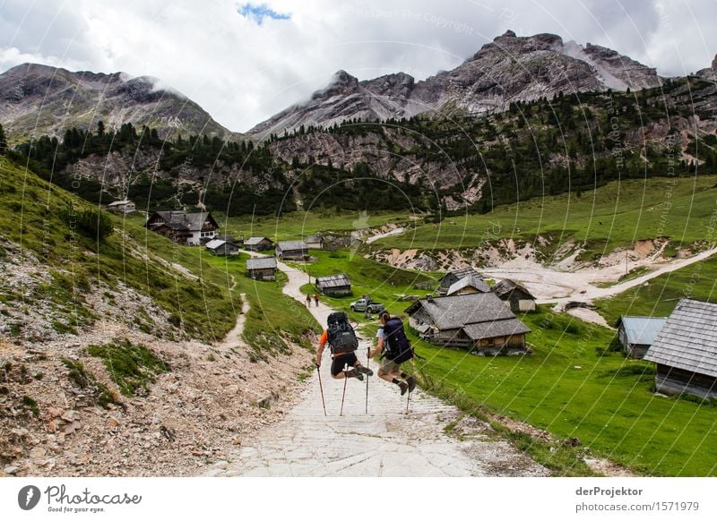 Wandern in Dolomiten Ferien & Urlaub & Reisen Tourismus Ausflug Abenteuer Ferne Freiheit Camping Berge u. Gebirge wandern Umwelt Natur Landschaft Sommer