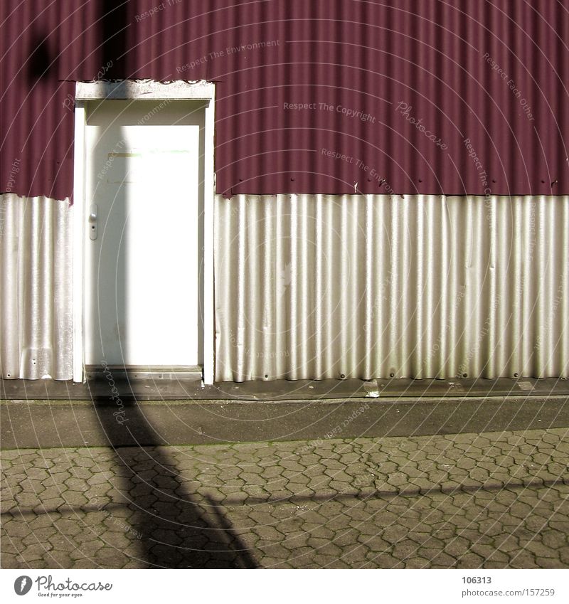 Fotonummer 107122 Tür Schatten weiß rot bordeaux Rahmen Architektur Einsamkeit Gleichgültigkeit graphisch Niveau Ebene überlagert außergewöhnlich typisch Kunst