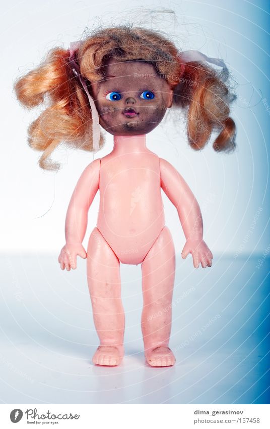 Puppe 8 Spielzug Angst Entsetzen Nacht Alptraum blau Beine Auge Behaarung Körper Panik Farbe Spielzeug Waffen Lippen Innenaufnahme