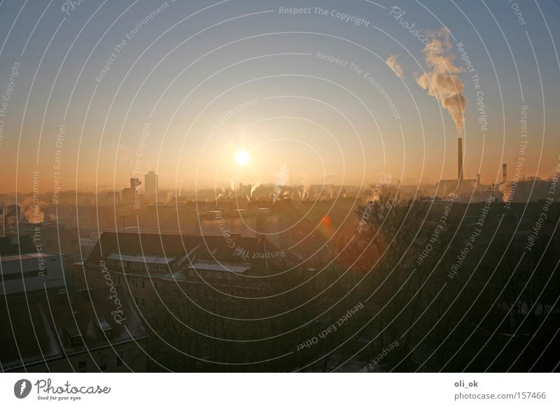 Ozonschichtkiller Klimawandel Kohlendioxid Treibhausgas Schornstein Umwelt Smog Nebel Umweltschutz Winter Dunstglocke Kiotoprotokoll Rauchsäule Sonnenaufgang