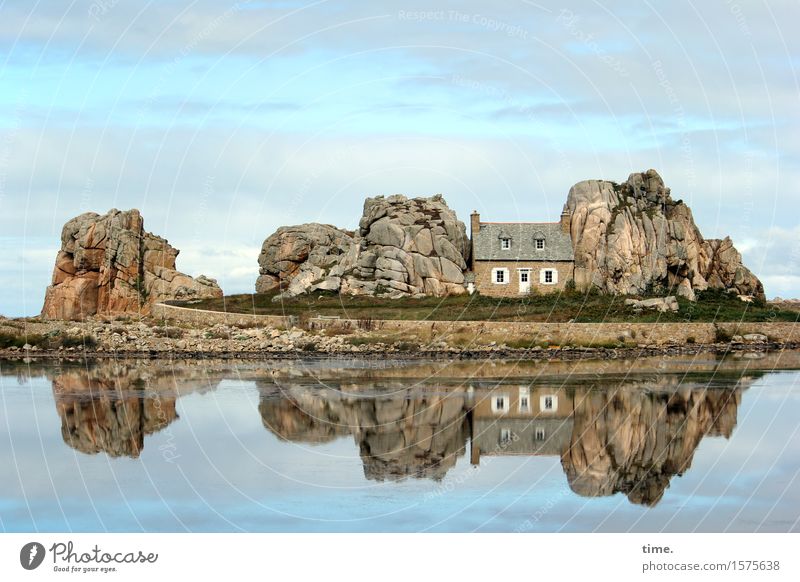 Stoned Umwelt Natur Landschaft Himmel Wolken Schönes Wetter Felsen Küste Bretagne Haus Bauwerk Architektur Sehenswürdigkeit Vertrauen Romantik Einsamkeit