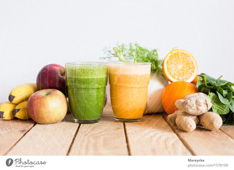 Smoothies Gemüse Frucht Bioprodukte Vegetarische Ernährung Diät Fasten Getränk Saft Lifestyle schön Wellness Kur genießen gut grün orange Gesund Milchshake
