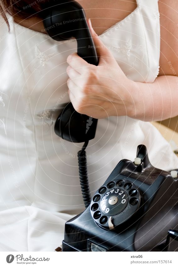 trau Dich Braut Telefon Wählscheibe Brautkleid warten sprechen Frau Telefongespräch