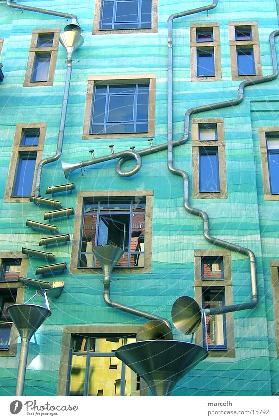 Das Wasserhaus Dresden Kunst Architektur Kunsthofpassage Dachrinne blau