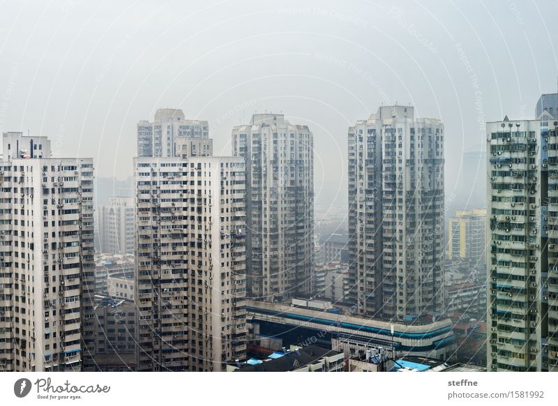 Around the World in China: Nanjing bevölkert überbevölkert Haus Stadt trist Hochhaus Häusliches Leben Smog Farbfoto Außenaufnahme Textfreiraum oben