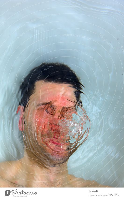 uNtenbleiben Nahaufnahme Unterwasseraufnahme Textfreiraum oben Reflexion & Spiegelung Starke Tiefenschärfe Porträt Blick in die Kamera geschlossene Augen Freude