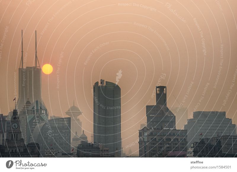 Coruscant Skyline außergewöhnlich China Sonnenuntergang Shanghai Smog Zukunft Umweltverschmutzung außerirdisch Hochhaus Farbfoto Gedeckte Farben Außenaufnahme