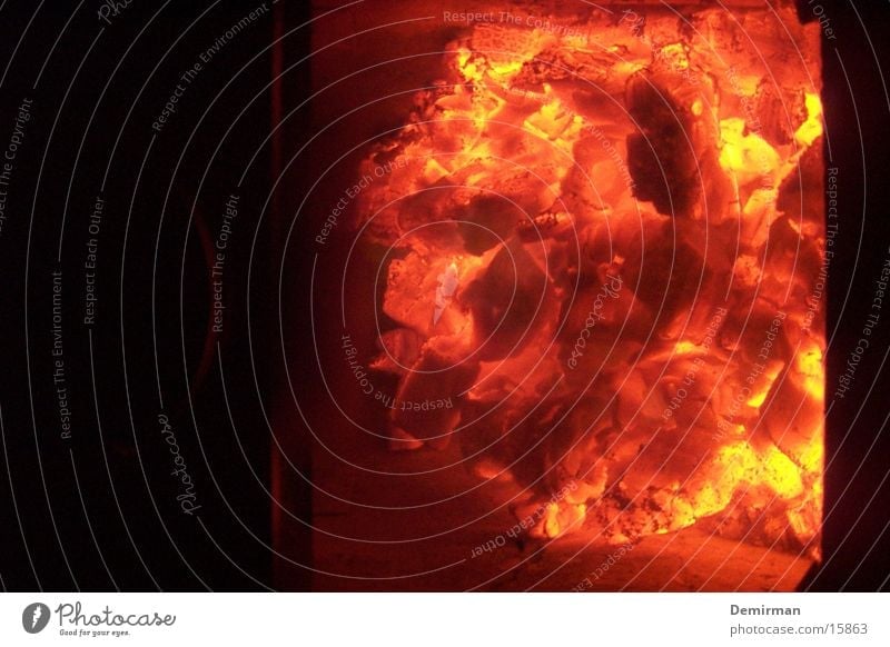 very hot! heiß Physik Glut glühend Kamin Holz Häusliches Leben Wärme brennen Brand