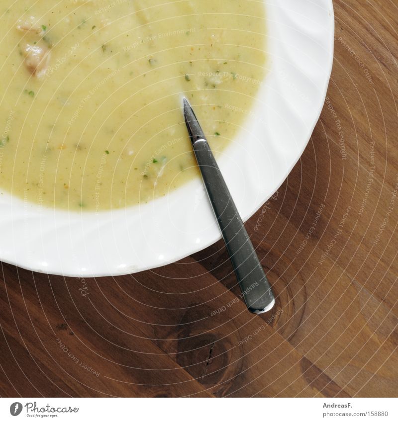 lecker Kartoffelsuppe Suppe Teller Suppenteller Löffel Ernährung Holz Tisch löffeln Appetit & Hunger Tellerrand Vegetarische Ernährung Gastronomie