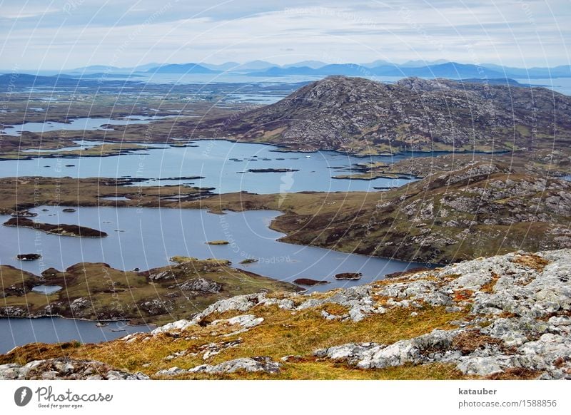zerklüftete landschaft Landschaft Urelemente Erde Wasser schlechtes Wetter Hügel Felsen Moor Sumpf See Abenteuer Irritation Schottland Hebriden uist lochs trist