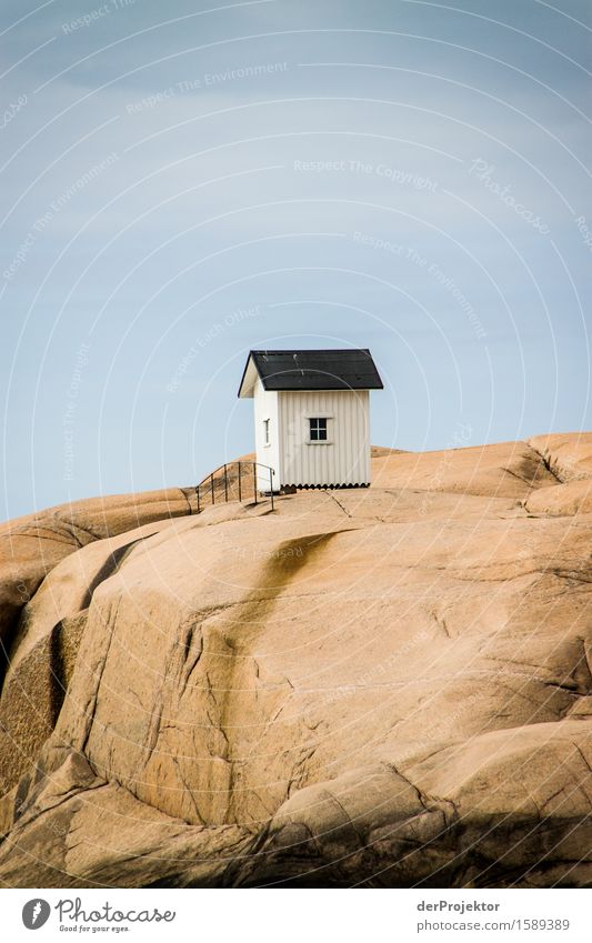 Kleines Haus auf einer Schäreninsel in Schweden Panorama (Aussicht) Starke Tiefenschärfe Reflexion & Spiegelung Kontrast Licht Tag Textfreiraum rechts