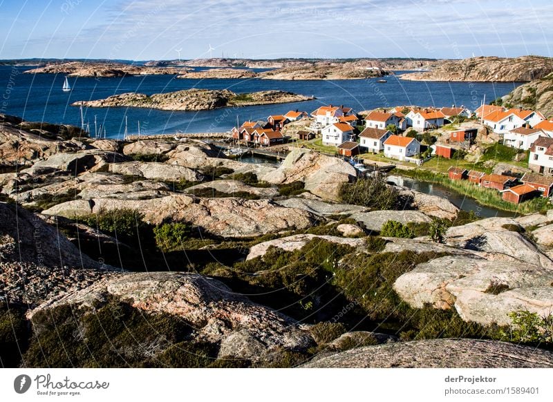 Kleines Dorf mit Booten auf einer Schäreninsel in Schweden Panorama (Aussicht) Starke Tiefenschärfe Reflexion & Spiegelung Kontrast Licht Tag