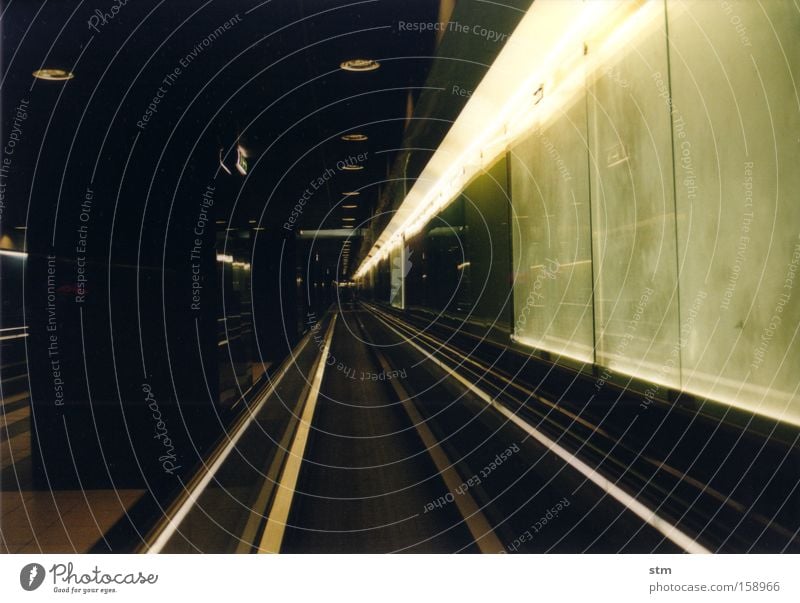 roadmovie 21 U-Bahn Paris Métro Untergrund Verkehr Laufband offen Verkehrsmittel Güterverkehr & Logistik London Underground Bewegung Bahnhof Tunnel Verbindung