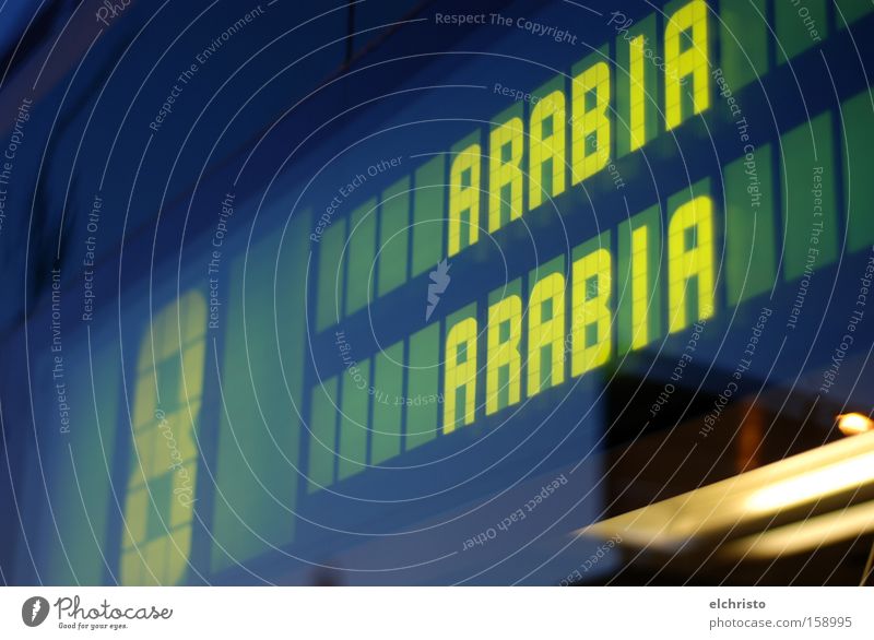 Mit der Straßenbahn nach Arabien Helsinki Verkehrsmittel Reflexion & Spiegelung Lampe gelb grün Ziel Autofenster Glas Ziffern & Zahlen Arabia Digitalanzeige