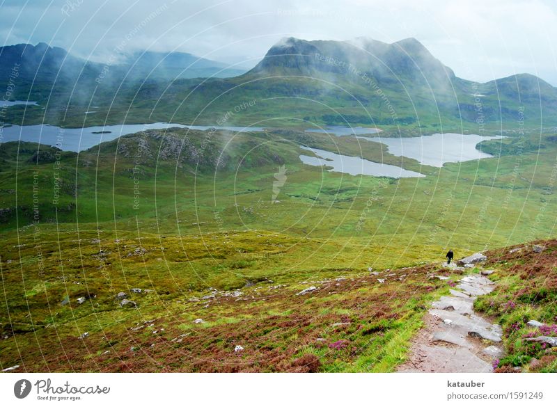 zweifel an der aussicht wandern Landschaft Wolken Sommer schlechtes Wetter Nebel Regen Wiese Berge u. Gebirge See Schottland Highlands loch dunkel gigantisch