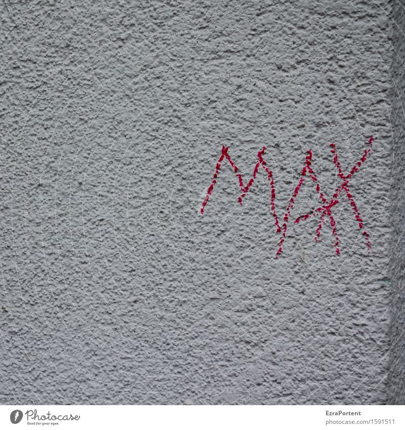 Moritz Haus Gebäude Mauer Wand Fassade Stein Beton Zeichen Schriftzeichen Graffiti grau rot maximiert minimalistisch Name Ecke Farbfoto Außenaufnahme